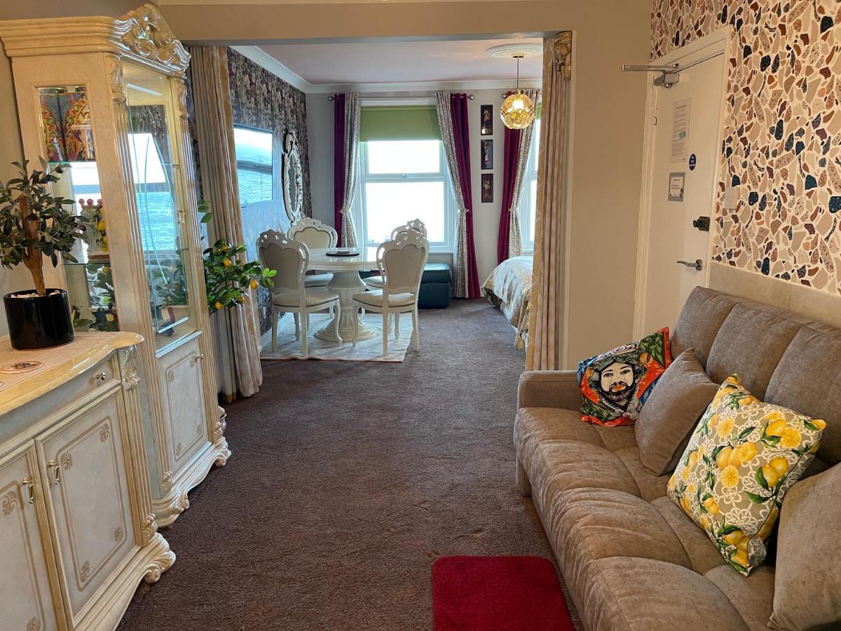 "The Italian" Seafront Apartment Eastbourne Exteriör bild