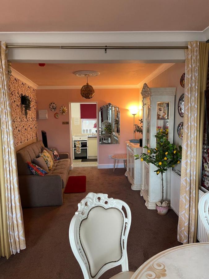 "The Italian" Seafront Apartment Eastbourne Exteriör bild
