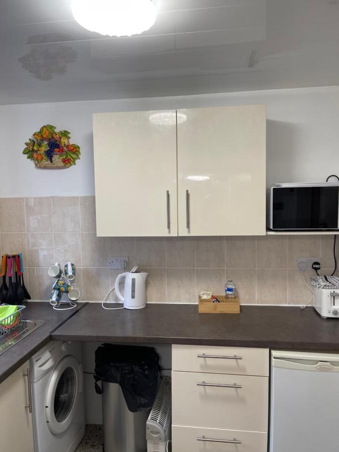 "The Italian" Seafront Apartment Eastbourne Exteriör bild