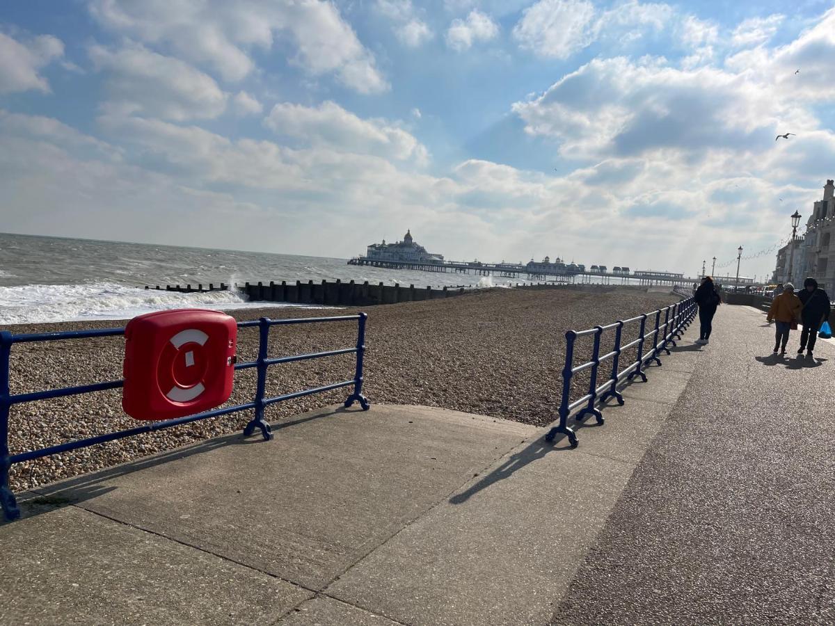 "The Italian" Seafront Apartment Eastbourne Exteriör bild