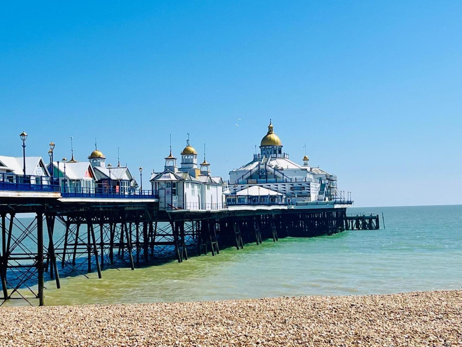 "The Italian" Seafront Apartment Eastbourne Exteriör bild