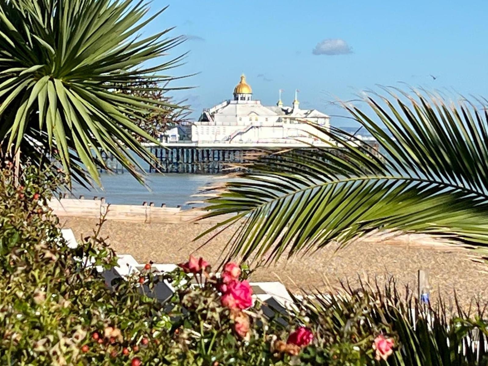 "The Italian" Seafront Apartment Eastbourne Exteriör bild